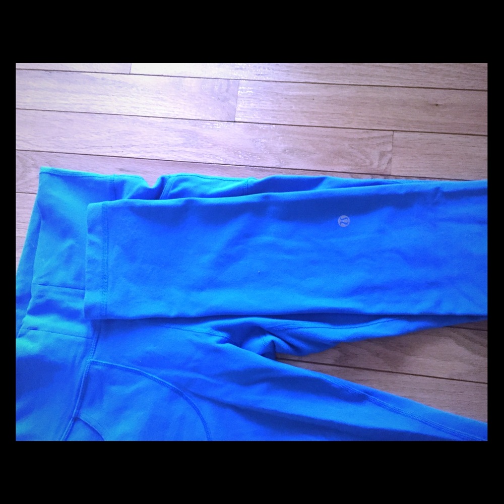 iOS I am looking for these leggings !! Lulu lemon